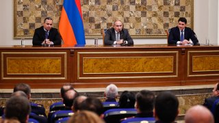 Премьер-министр представил аппарату Следственного комитета новоназначенного председателя Артура Погосяна (видео, фотографии)